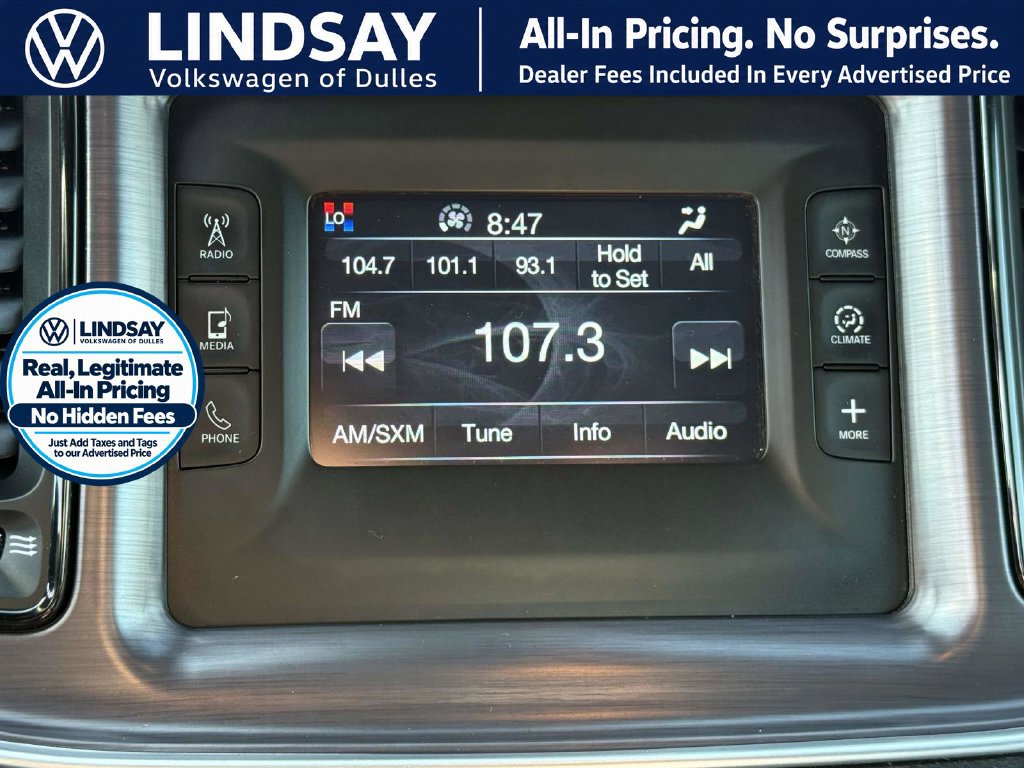 Used 2015 Dodge Challenger SXT RWD image 13