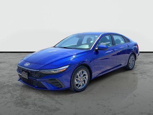 Used 2024 Hyundai Elantra SEL FWD image 5