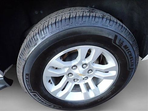 Used 2015 Chevrolet Suburban LT w/ Luxury Package image 7