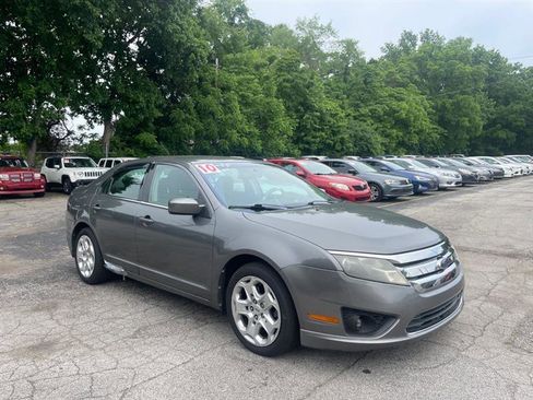Used 2010 Ford Fusion SE FWD image 3