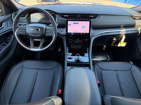 New 2025 Jeep Grand Cherokee Limited image 16