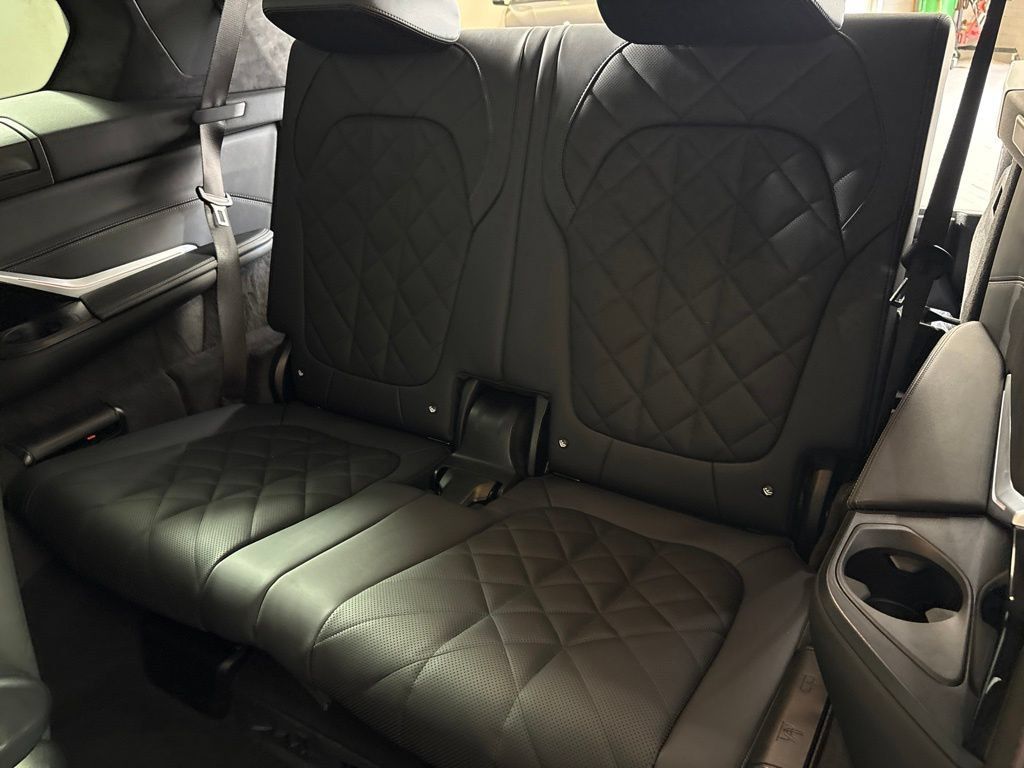 Certified 2026 BMW X7 xDrive40i w/ M Sport Package AWD/4WD image 33