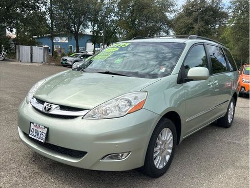 Used 2010 Toyota Sienna XLE Limited w/ XLE Limited Pkg 2 AWD/4WD image 3