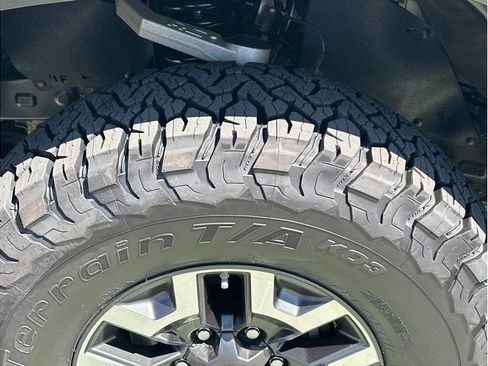 Used 2018 Toyota Tacoma TRD Off-Road w/ Technology Package image 13