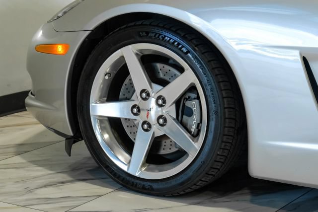 Used 2005 Chevrolet Corvette Coupe w/ Preferred Equipment Group RWD image 51