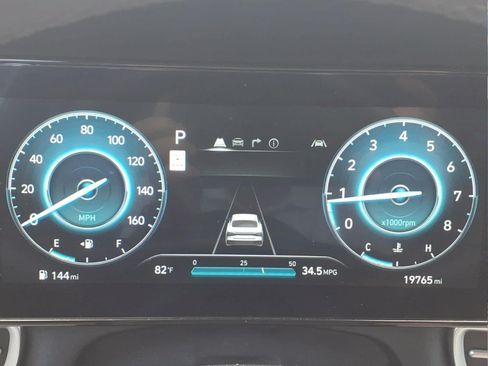 Used 2025 Hyundai Elantra Limited FWD image 23