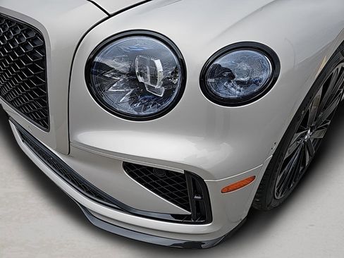 New 2025 Bentley Flying Spur Plug-In Hybrid image 9