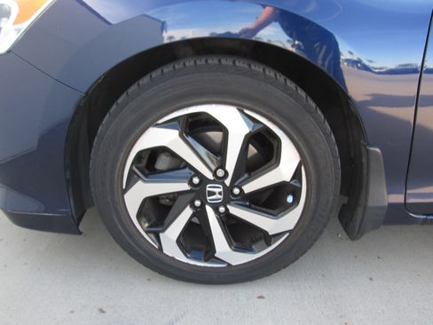 Used 2016 Honda Accord EX image 4