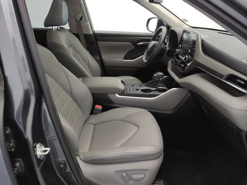 Used 2021 Toyota Highlander XLE image 21