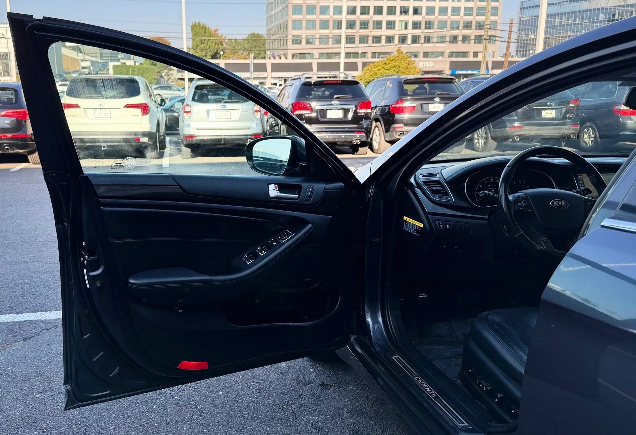 Used 2015 Kia Cadenza Premium w/ Luxury Package FWD image 9