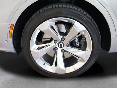 Used 2025 Bentley Bentayga Extended Wheelbase AWD/4WD image 6