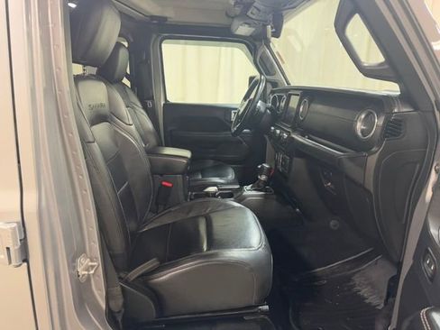 Used 2018 Jeep Wrangler Unlimited Sahara AWD/4WD image 39