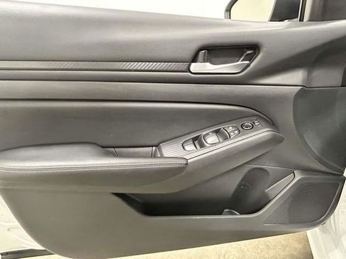 Used 2025 Nissan Altima 2.5 SV image 12