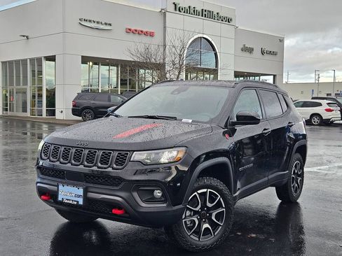 Used 2026 Jeep Compass Trailhawk AWD/4WD image 2