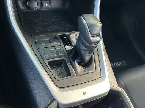 Used 2023 Toyota RAV4 XLE Premium image 24