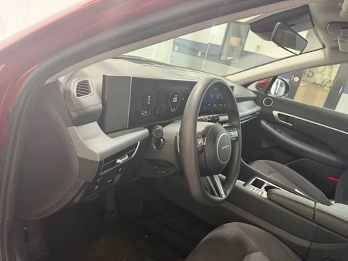 Used 2025 Hyundai Sonata SEL FWD image 12