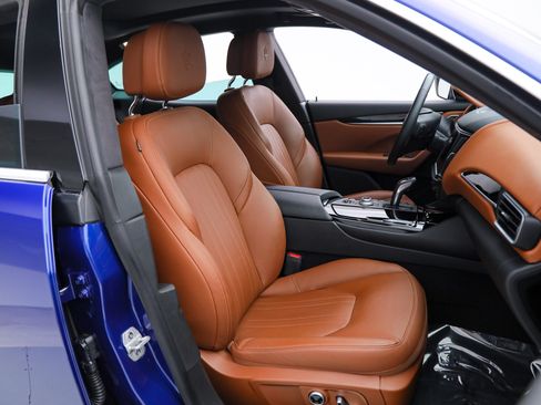 Certified 2023 Maserati Levante GT AWD/4WD image 12