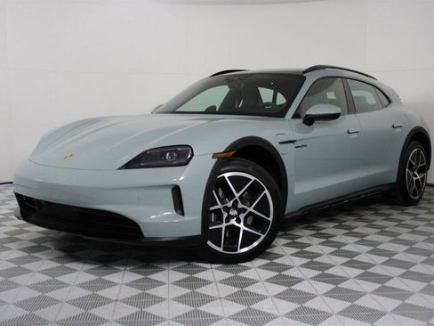 Used 2025 Porsche Taycan 4 Cross Turismo image 1