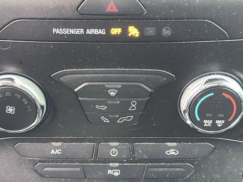 Used 2019 Ford Edge SE FWD image 19