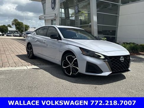 Used 2024 Nissan Altima 2.5 SR w/ SR Premium Package FWD image 2