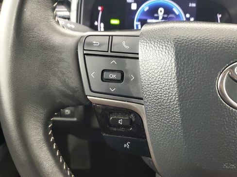 Used 2025 Toyota Camry SE FWD image 18