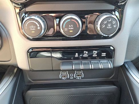 New 2026 RAM 1500 Express AWD/4WD image 19