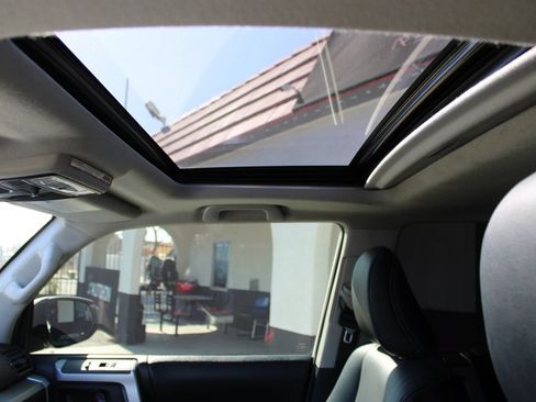 Used 2020 Toyota 4Runner SR5 Premium w/ Moonroof Package RWD image 7