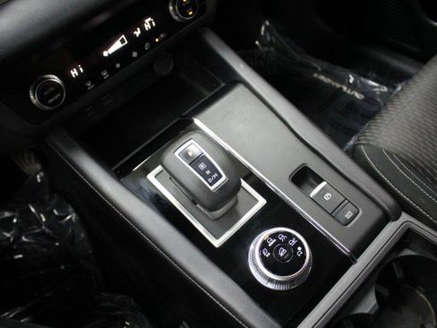 Used 2024 Mitsubishi Outlander ES image 21