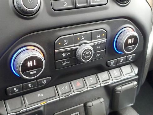 Used 2022 Chevrolet Silverado 1500 High Country w/ Z71 Off-Road Package image 17