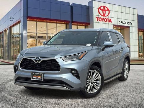 Used 2023 Toyota Highlander Platinum image 1