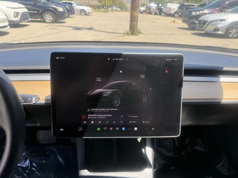 Used 2022 Tesla Model 3 Long Range AWD/4WD image 14