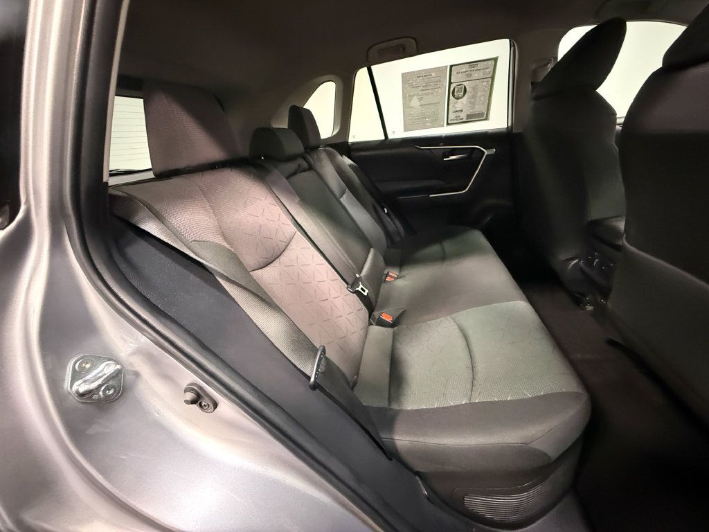 Used 2025 Toyota RAV4 XLE AWD/4WD image 14