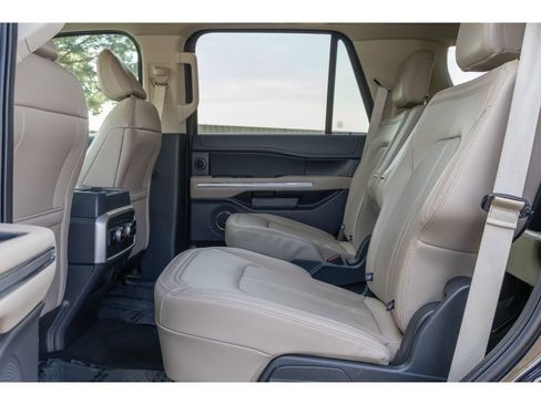 Used 2024 Ford Expedition Limited image 13