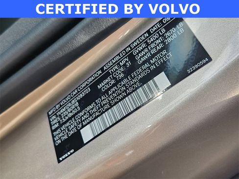 Used 2025 Volvo XC60 B5 Core image 32