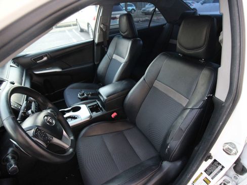Used 2013 Toyota Camry SE image 5