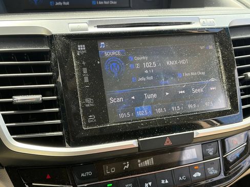 Used 2017 Honda Accord EX-L image 10