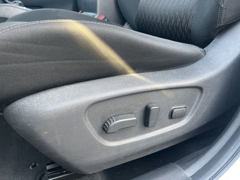 Used 2020 Nissan Rogue SV image 9