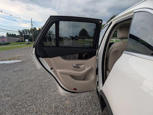 Used 2018 Mercedes-Benz GLC 300 4MATIC image 11