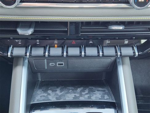 Used 2024 Chevrolet Colorado ZR2 w/ Safety Package image 19