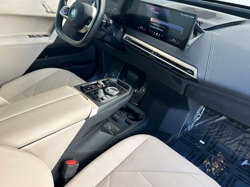 Used 2024 BMW iX xDrive50 w/ Sport Package AWD/4WD image 17