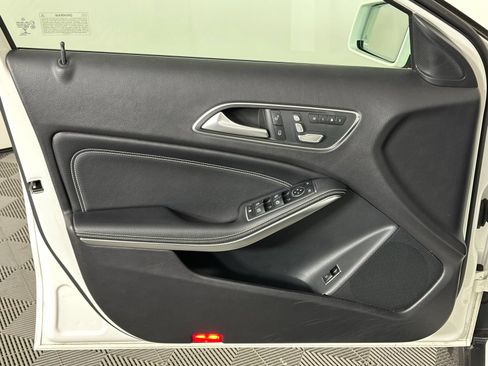 Used 2020 Mercedes-Benz GLA 250 w/ Premium Package image 34