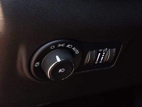 Used 2025 Jeep Compass Limited AWD/4WD image 11