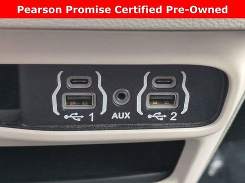 Used 2024 Chrysler Pacifica Touring-L image 21