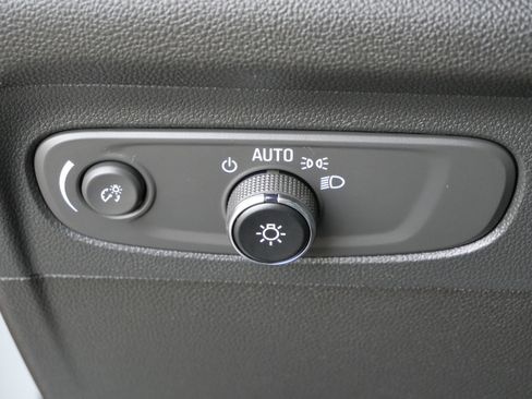 Used 2023 Buick Envision Essence image 21