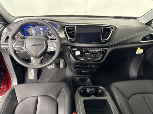 New 2026 Chrysler Pacifica Select image 12