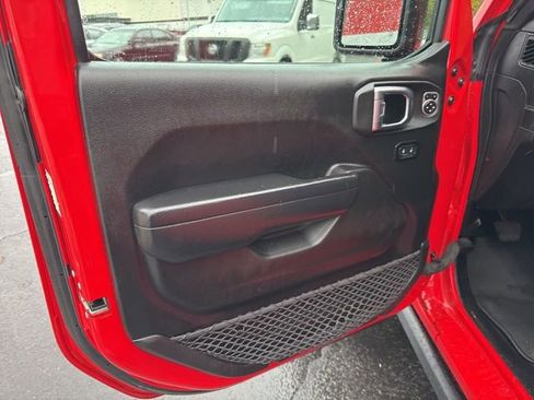 Used 2024 Jeep Wrangler Unlimited Rubicon 4xe image 13