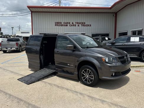 Used 2016 Dodge Grand Caravan R/T w/ Safety Sphere Group FWD image 2