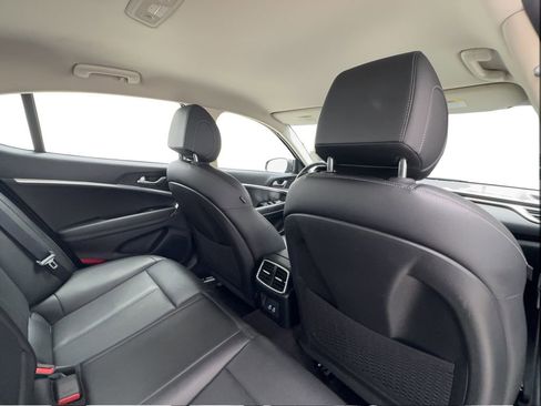Used 2025 Genesis G70 2.5T RWD image 26