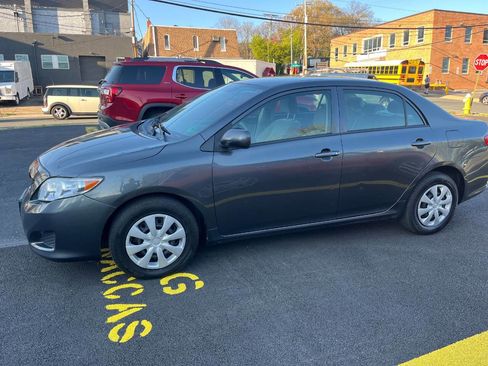 Used 2010 Toyota Corolla LE image 9