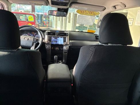 Used 2020 Toyota 4Runner SR5 image 32